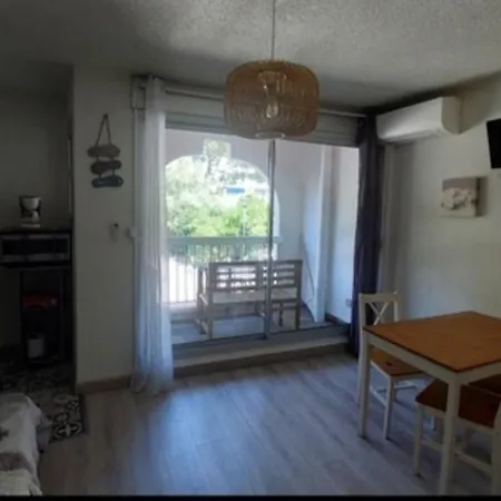 Bright With Ac, Tv, And Balcony Apartamento