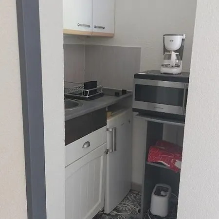 Bright With Ac, Tv, And Balcony Apartamento